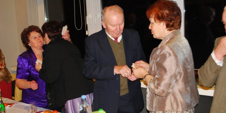 Emeryci podzielili się opłatkiem