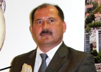 Kontrowersyjna nagroda starostwa dla dyrektora mieleckiego szpitala Leszka Kołacza.