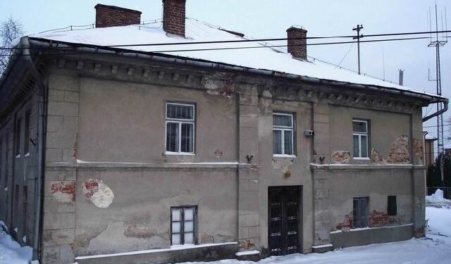 W Kolbuszowej trwa batalia o uratowanie zabytkowej synagogi.