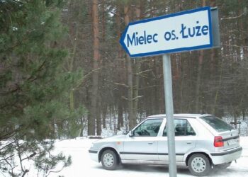 Starostwo Powiatowe w Mielcu wstrzymało działania zmierzające do budowy drogi dojazdowej na osiedle Łuże.