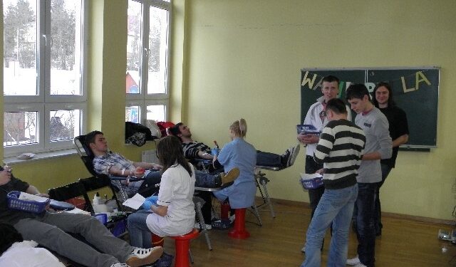 Opatowska młodzież oddała krew.