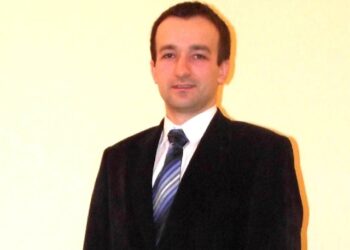 Radny powiatu mieleckiego Daniel Kozdęba zapowiada walkę z firmami meblarskimi,które, zamiast utylizować odpady poprodukcyjne, sprzedają je, jako opał.