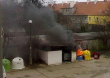 W Mielcu płoną kosze na śmieci.