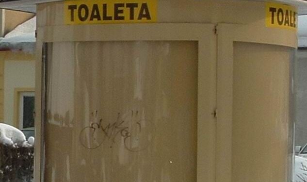 W Mielcu wandale dewastują samoobsługowe szalety