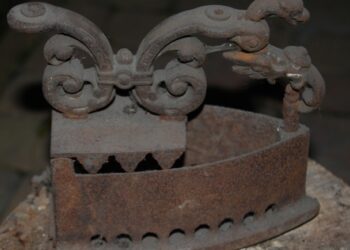 Wystawa zabytkowych żelazek w Samborcu.