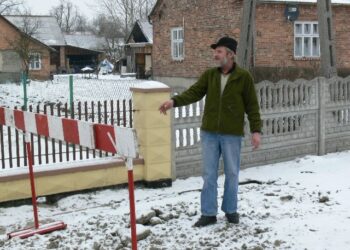 Posiarkowy odpad przyczyną awarii wodociągu w Chmielowie
