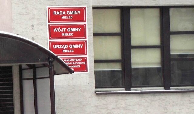 Dziś radni gminy Mielec będą decydować o przyszłości szkół podstawowych w Rydzowie i Złotnikach.