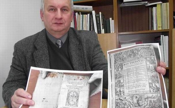 Zabytkowe księgi trafiły w depozyt kolbuszowskiej biblioteki.