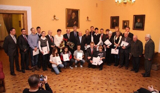 Prezydent Mielca nagrodził zawodników mieleckich klubów.