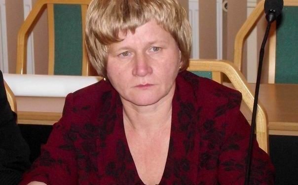 Samorządcy i parlamentarzyści PiS z powiatu mieleckiego protestują przeciwko zamykaniu szkół w regionie.