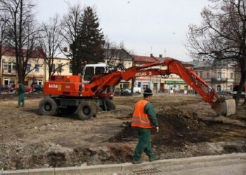 Samorządom brakuje pieniędzy na inwestycje unijne.