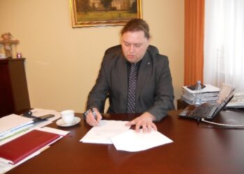 Starosta tarnobrzeski Krzysztof Pitra ogłosił przetarg na długo oczekiwaną przebudowę drogi powiatowej relacji Jadachy-Ocice.