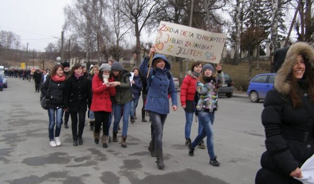 Uczniowie klimontowskiego Liceum Ogólnokształcącego podsumowali akcję 'Mam Haka na Raka'.