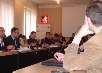 Radni powiatu mieleckiego przygotowują apel do minister rozwoju regionalnego Elżbiety Bieńkowskiej.