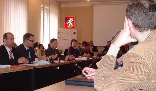 Radni powiatu mieleckiego przygotowują apel do minister rozwoju regionalnego Elżbiety Bieńkowskiej.