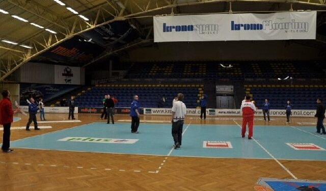 Zawody modeli szybowców halowych