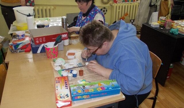 Uczestnicy WTZ w Tarnobrzegu przygotowują ciekawe ozdoby