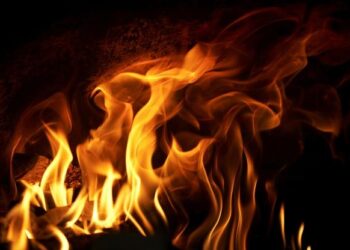 Dwie osoby zginęły w pożarze drewnianego domu w miejscowości Kończyce w powiecie niżańskim.