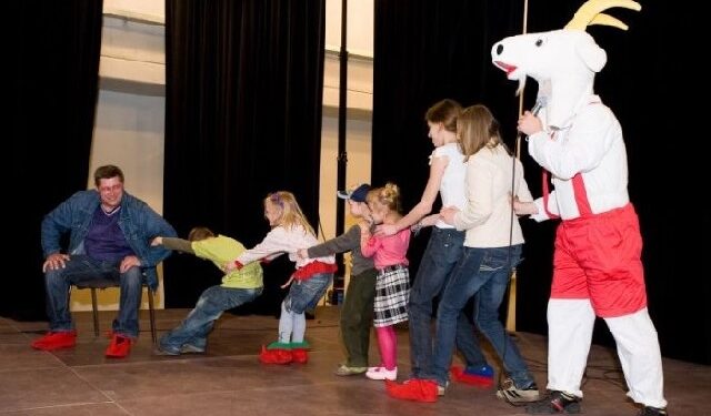 3 czerwca Koziołek kończy już 79 lat! Napisz mu z tej okazji życzenia i wygraj fantastyczne nagrody – zachęca dzieci Europejskie Centrum Bajki im. Koziołka Matołka w Pacanowie.