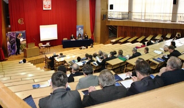 Konferencja dotycząca możliwości zdobywania kwalifikacji zawodowych finansowanych z subwencji oświatowej będzie towarzyszyć finałowi Powiatowego Konkursu Skutecznie Szukam Pracy w Stalowej Woli.