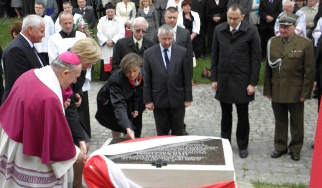 W Koprzywnicy odsłonięta została tablica upamiętniająca wizytę w tym mieście prezydenta Lecha Kaczyńskiego.