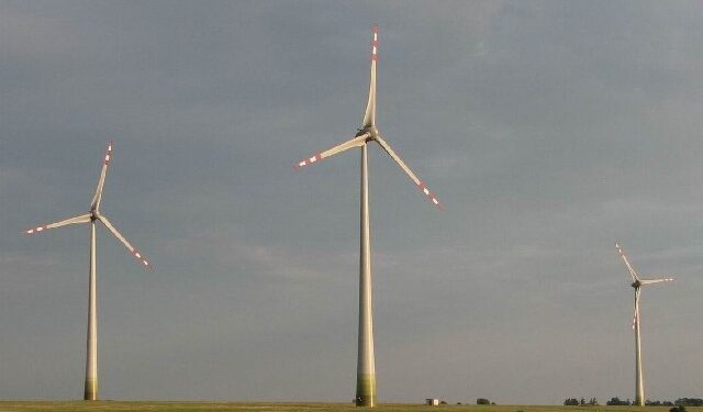 W mieleckim starostwie burza wokół szkoleń z zakresu elektrowni wiatrowych