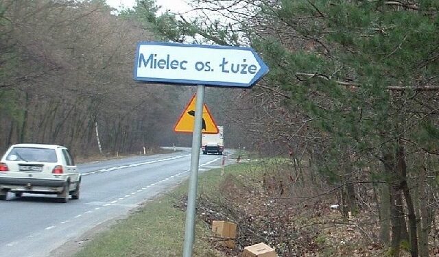 Wciąż niewiadomo, kiedy, i czy w ogóle ruszy w tym roku budowa jedynej drogi dojazdowej na mieleckie osiedle Łuże.