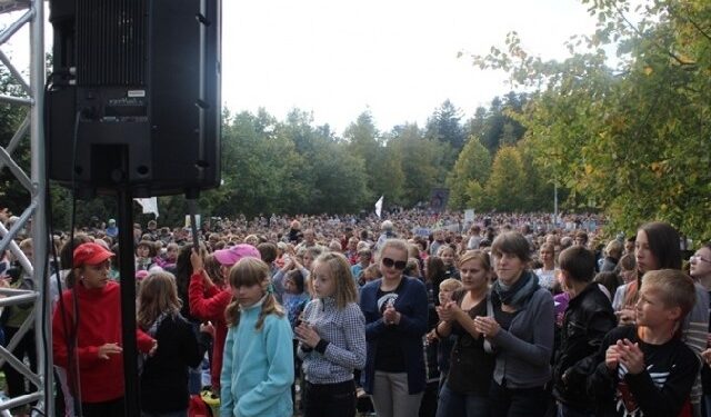 Ponad dwa tysiące gimnazjalistów z diecezji sandomierskiej przybyło na doroczną pielgrzymkę do Sanktuarium na Świętym Krzyżu.