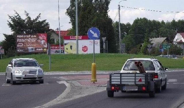 W Kolbuszowej zastanawiają się, dlaczego kierowcy
nie widzą ronda przy ul. Tarnobrzeskiej