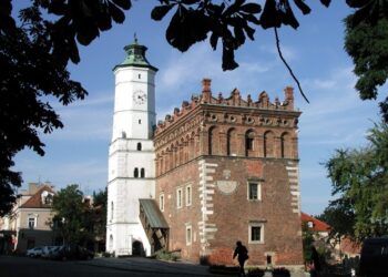 "Sandomierz – miasto między Wschodem a Zachodem"