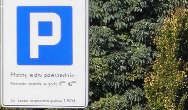 Mieszkańcy Sandomierza narzekają na powiększenie strefy płatnego parkowania.