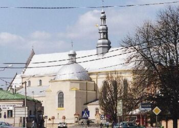 Przy Kolegiacie Kolbuszowskiej powstaną miejsca parkingowe.