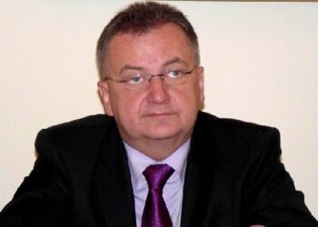 Dyrektorzy szkół ponadgimnazjalnych prowadzonych przez powiat mielecki zarabiają za mało?