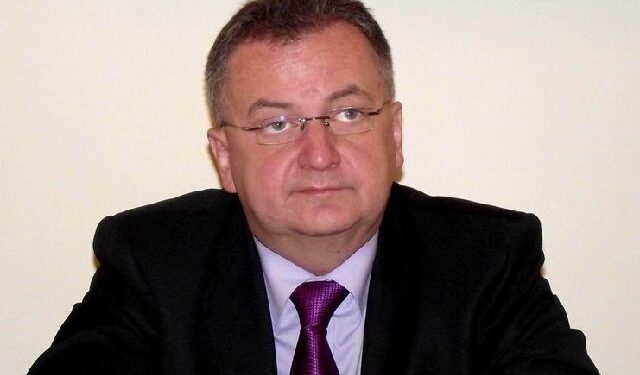 Dyrektorzy szkół ponadgimnazjalnych prowadzonych przez powiat mielecki zarabiają za mało?