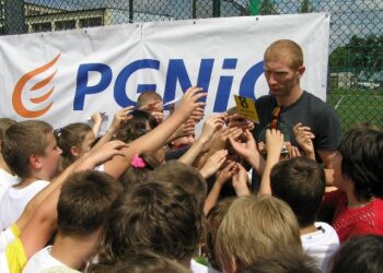 Drużyna Szkoły Podstawowej nr 4 zwyciężyła w sandomierskim turnieju 'Szczypiorniak na Orlikach'.