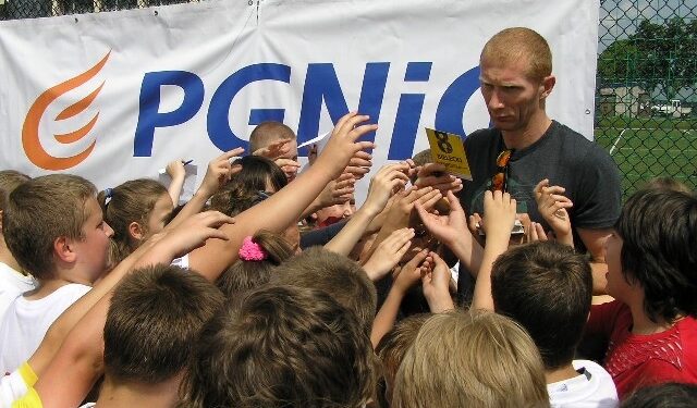 Drużyna Szkoły Podstawowej nr 4 zwyciężyła w sandomierskim turnieju 'Szczypiorniak na Orlikach'.