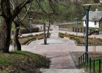 Odnowiona alejka w sandomierskim parku Piszczele będzie nosić imię jednego z partnerskich miast Sandomierza.