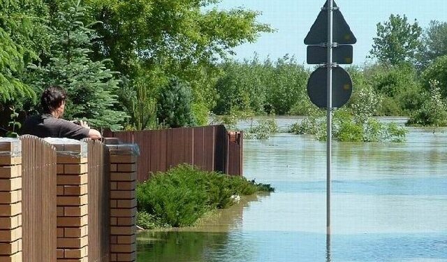 W Mielcu trwają prace, które mają ochronić osiedle Wojsław przed powodzią