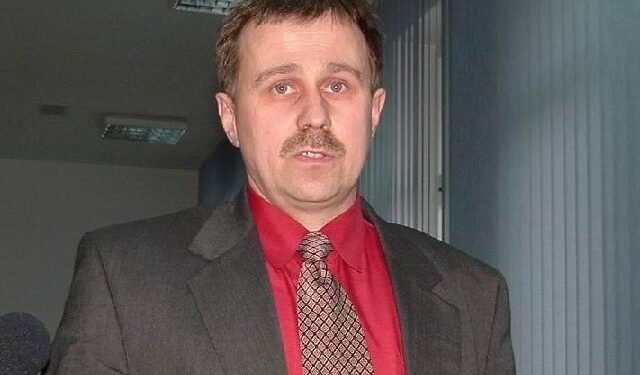 Mieszkańcy Komorowa walczą o sygnalizację świetlną na przejeździe kolejowym w ciągu drogi powiatowej.