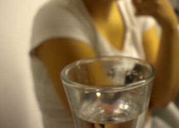 Pijana mieszkanka Tarnobrzega opiekowała się dwójką swoich dzieci.