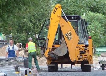 Gmina Cmolas buduje drogi. powiatowe