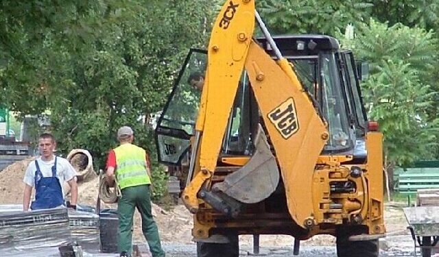 Gmina Cmolas buduje drogi. powiatowe