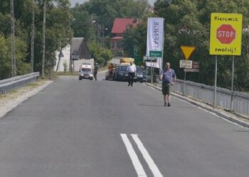 Trzy miesiące wcześniej niż planowano można już przejechać nowym mostem nad rzeką Czarną w Rakowie.