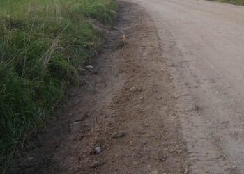 Kontrowersje wokół konserwacji rowów przy drogach powiatu kolbuszowskiego.