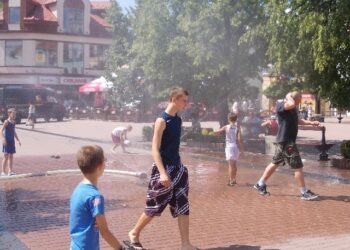 Wodna kurtyna schładza tarnobrzeżan.