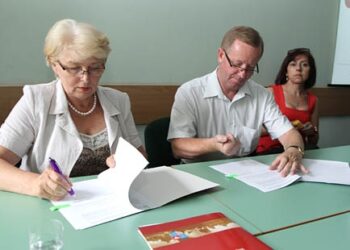 Szesnaście samorządów z województwa świętokrzyskiego otrzyma środki w ramach rządowego programu 'Cyfrowa szkoła'.
