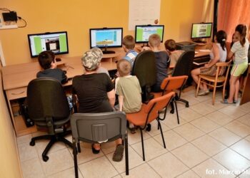 Kolejki do Internetowej Świetlicy Zajęciowej w Chodkowie Starym