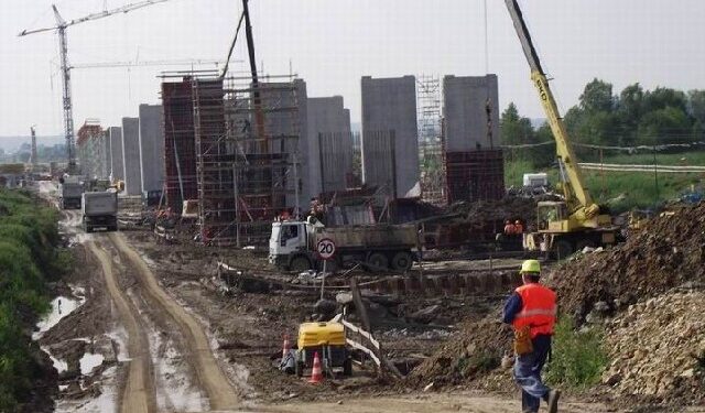 Firma, która buduje autostradę A4 na odcinku Rzeszów-Dębica ma naprawić drogę powiatową z Tuszymy do Przecławia.