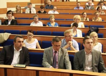 Ochotnicza Straż Pożarna ze Złotej w gminie Samborzec, oraz Ossali i Długołęki w gminie Osiek otrzymają od samorządu województwa dofinansowanie do zakupu nowego samochodu.