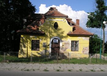 Być może uda się wreszcie sprzedać dworek Aleksandra Patkowskiego przy ul. Żeromskiego w Sandomierzu.